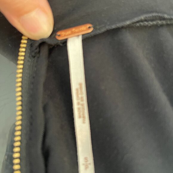 Free People Black Sleeveless Zip front Shirt size Small - Picture 4 of 4